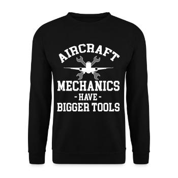 Flugzeugmechaniker Haben Größere Werkzeuge - Unisex Pullover - Schwarz - Vorne - Alina (178cm) & Michal (187cm)