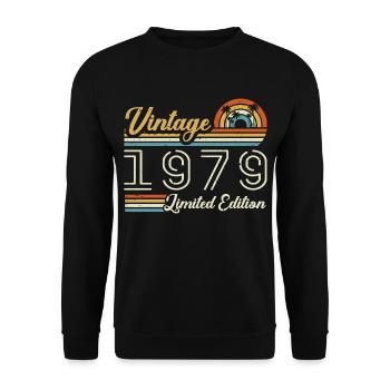 46. Geburtstag | Jahrgang 1979 Geschenk 1979 - Unisex Pullover - Schwarz - Vorne - Alina (178cm) & Michal (187cm)