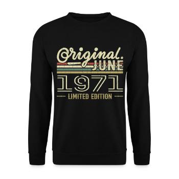 June 1971 Birthday June 1971 - Born in June 1971 - Unisex Sweatshirt - black - Front - Alina (178cm) & Michal (187cm)