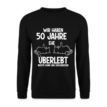 50 Jahre Ehe überlebt Goldende Hochzeit - Unisex Pullover - Schwarz - Vorne - Alina (178cm) & Michal (187cm)
