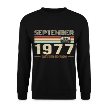 Septembre 1977 Vintage Anniversaire septembre 1977 - Sweat-shirt Unisexe - noir - Devant - Alina (178cm) & Michal (187cm)