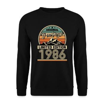 1986 - Unisex Pullover - Schwarz - Vorne - Alina (178cm) & Michal (187cm)