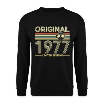 1977 - Unisex Pullover - Schwarz - Vorne - Alina (178cm) & Michal (187cm)
