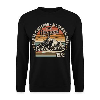 Vintage Born in 1972 | 53rd Anniversary Gift 1972 - Unisex Sweatshirt - black - Front - Alina (178cm) & Michal (187cm)