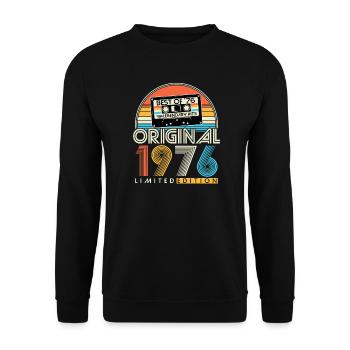1976 Jahrgang Vintage Retro Geburtstag Geschenk - Unisex Pullover - Schwarz - Vorne - Alina (178cm) & Michal (187cm)