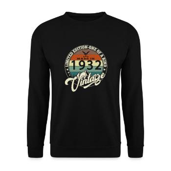 Vintage 1932 Best of 1932 - 93 Year Old Birthday - Unisex Sweatshirt - black - Front - Alina (178cm) & Michal (187cm)