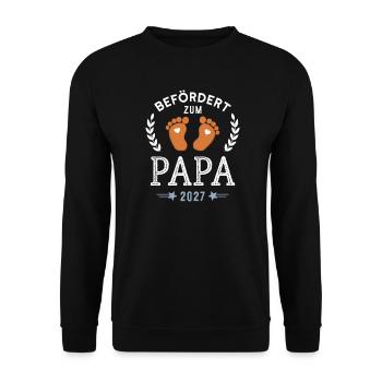 Befördert zum Papa 2027 Werdender Vater - Unisex Pullover - Schwarz - Vorne - Alina (178cm) & Michal (187cm)