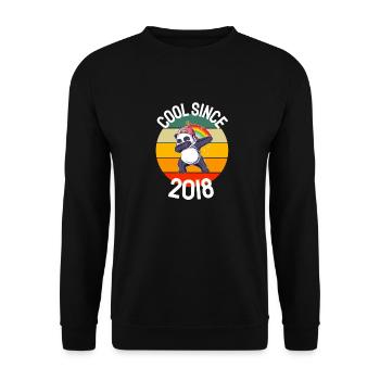 Cool Seit 2018 Retro Dabbing Panda 4. Geburtstag - Unisex Pullover - Schwarz - Vorne - Alina (178cm) & Michal (187cm)