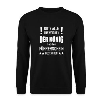 König hat Führerschein bestanden - Unisex Pullover - Schwarz - Vorne - Alina (178cm) & Michal (187cm)