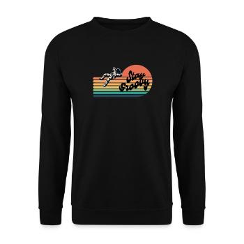 Stay Groovy -Retro Astronaut - Unisex Pullover - Schwarz - Vorne - Alina (178cm) & Michal (187cm)