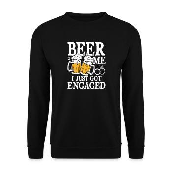 Beer me i just got engaged - Unisex Pullover - Schwarz - Vorne - Alina (178cm) & Michal (187cm)