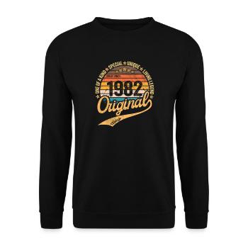 Retro Vintage born in 1982 Vintage 1982 - Unisex Sweatshirt - black - Front - Alina (178cm) & Michal (187cm)