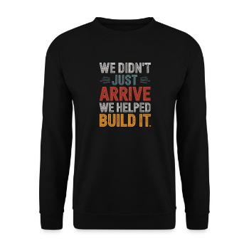  We Didn't Just Arrive We Helped Build It Hispanic - Unisex Pullover - Schwarz - Vorne - Alina (178cm) & Michal (187cm)