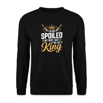 Nicht verwöhnt, meine Frau behandelt wie ein König - Unisex Pullover - Schwarz - Vorne - Alina (178cm) & Michal (187cm)