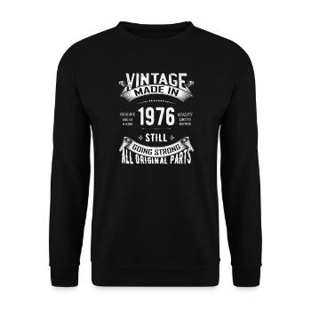 Vintage 1976 Still Going Strong Abzeichen - Unisex Pullover - Schwarz - Vorne - Alina (178cm) & Michal (187cm)