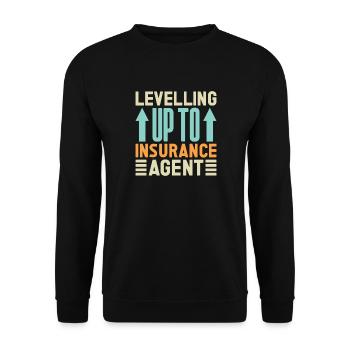 Insurance Agent Levelling Up To Funny Insurance - Unisex Pullover - Schwarz - Vorne - Alina (178cm) & Michal (187cm)