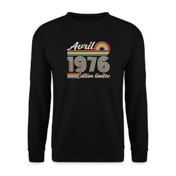 April 1976 Retro Geburtstag 1976 April 1976 - Unisex Pullover - Schwarz - Vorne - Alina (178cm) & Michal (187cm)