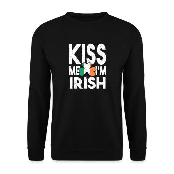 Küss mich irisches Kleeblatt - Unisex Pullover - Schwarz - Vorne - Alina (178cm) & Michal (187cm)