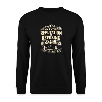 Nie unter der Oberfläche | Fliegenfischen Humor - Unisex Pullover - Schwarz - Vorne - Alina (178cm) & Michal (187cm)