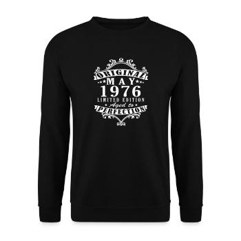 Geburtstagsgeschenk Mai 1976 - Unisex Pullover - Schwarz - Vorne - Alina (178cm) & Michal (187cm)