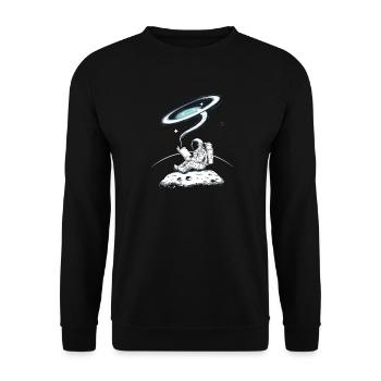  Lesender Astronaut Im Weltraum Auf Dem Mond Mit - Unisex Pullover - Schwarz - Vorne - Alina (178cm) & Michal (187cm)