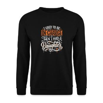 Früher Chefin Jetzt Tochter – Mama Power - Unisex Pullover - Schwarz - Vorne - Alina (178cm) & Michal (187cm)
