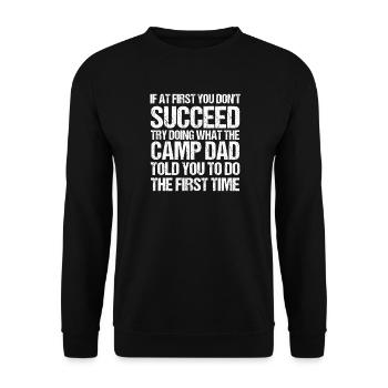 Camping Bonfire Camp Life Forest Camper - Unisex Pullover - Schwarz - Vorne - Alina (178cm) & Michal (187cm)