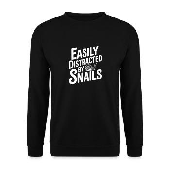 Leicht von Schnecken abgelenkt - Unisex Pullover - Schwarz - Vorne - Alina (178cm) & Michal (187cm)