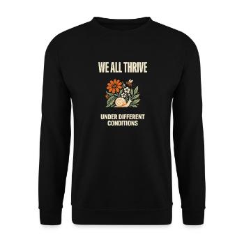 Wir alle gedeihen unter unterschiedlichen Bedingungen - Unisex Pullover - Schwarz - Vorne - Alina (178cm) & Michal (187cm)