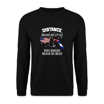 Distanz bedeutet so wenig, wenn jemand viel bedeutet - Unisex Pullover - Schwarz - Vorne - Alina (178cm) & Michal (187cm)