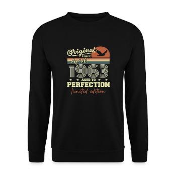 April 1963 Gift | 62nd Anniversary April 1963 - Unisex Sweatshirt - black - Front - Alina (178cm) & Michal (187cm)