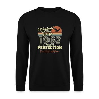 Born in June 1962, June 1962, Born June 1962 June 1962 - Unisex Sweatshirt - black - Front - Alina (178cm) & Michal (187cm)