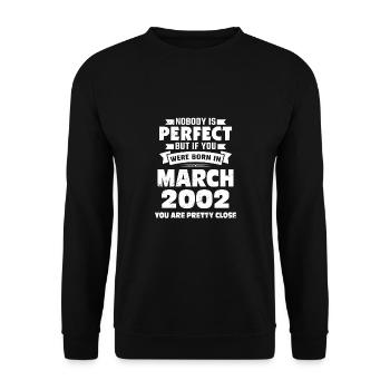 21e anniversaire Mars Né 2002 Idée cadeau - Sweat-shirt Unisexe - noir - Devant - Alina (178cm) & Michal (187cm)