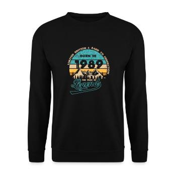 Legends 1989 - Unisex Sweatshirt - black - Front - Alina (178cm) & Michal (187cm)