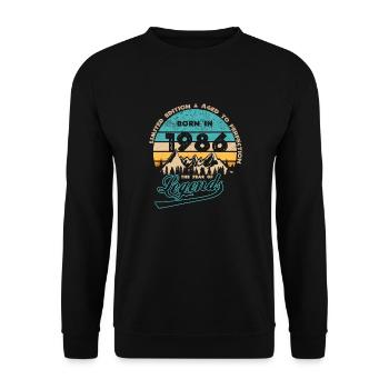 Legends 1986 - Unisex Sweatshirt - black - Front - Alina (178cm) & Michal (187cm)