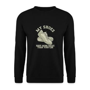 Meine Schuhe Haben Mehr Kilometer Als Dein Auto - Unisex Pullover - Schwarz - Vorne - Alina (178cm) & Michal (187cm)