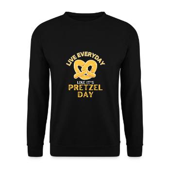 Lebe jeden Tag wie es Brezeltag Herzbrezeln - Unisex Pullover - Schwarz - Vorne - Alina (178cm) & Michal (187cm)
