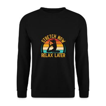 Yoga Stretch Now Relax Later Funny Yoga - Unisex Pullover - Schwarz - Vorne - Alina (178cm) & Michal (187cm)