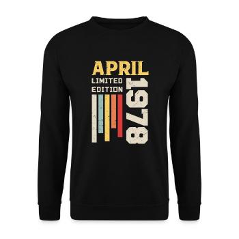 April 1978 - Birthday Gift April 1978 April - Unisex Sweatshirt - black - Front - Alina (178cm) & Michal (187cm)