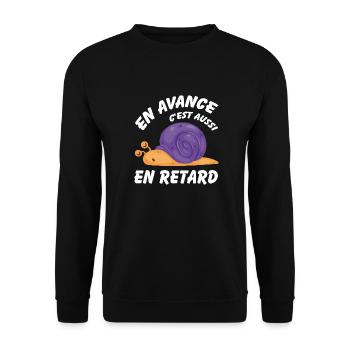 En avance c'est aussi en retard - Sweat-shirt Unisexe - noir - Devant - Alina (178cm) & Michal (187cm)