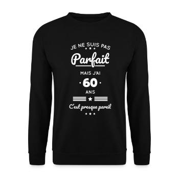Anniversaire 60 ans - Pas parfait mais j'ai 60 ans - Sweat-shirt Unisexe - noir - Devant - Alina (178cm) & Michal (187cm)