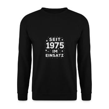 Seit 1975 im Einsatz – Jubiläumsdesign - Unisex Pullover - Schwarz - Vorne - Alina (178cm) & Michal (187cm)