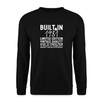 BUILT IN 1981! - Unisex Pullover - Schwarz - Vorne - Alina (178cm) & Michal (187cm)