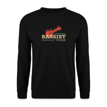 Bassist at Work - Geschenk für Bassist - Unisex Pullover - Schwarz - Vorne - Alina (178cm) & Michal (187cm)