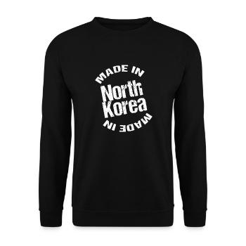 Hergestellt in Nordkorea blc - Unisex Pullover - Schwarz - Vorne - Alina (178cm) & Michal (187cm)