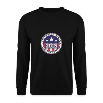 Legendary Since 2015 8. Geburtstag - Unisex Pullover - Schwarz - Vorne - Alina (178cm) & Michal (187cm)