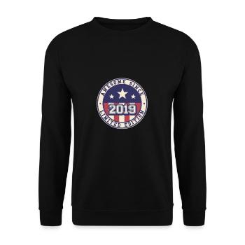 Awesome Since 2019 4. Geburtstag - Unisex Pullover - Schwarz - Vorne - Alina (178cm) & Michal (187cm)