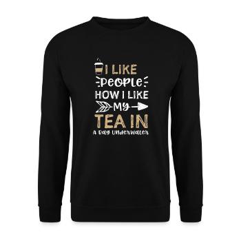 I Like People How I Like My Tea... - Unisex Pullover - Schwarz - Vorne - Alina (178cm) & Michal (187cm)