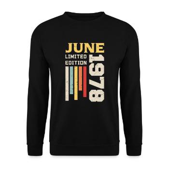 June 1978 - Birthday gift June 1978 June - Unisex Sweatshirt - black - Front - Alina (178cm) & Michal (187cm)