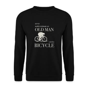 never underestimate an old man - Unisex Pullover - Schwarz - Vorne - Alina (178cm) & Michal (187cm)